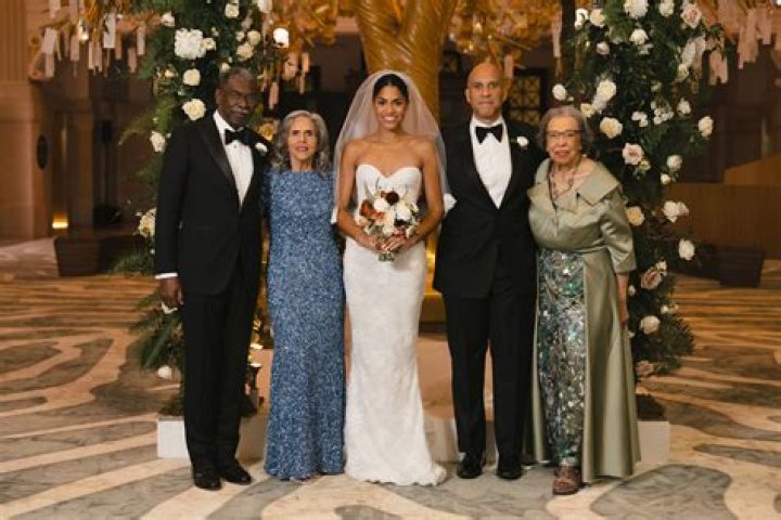 
Who are Devin Bookers Parents? Devin Booker Biography, Parents Name, Nationality and More 