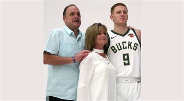 
Who are Donte Divincenzos Parents? Donte Divincenzo Biography, Parents Name, Nationality and More 