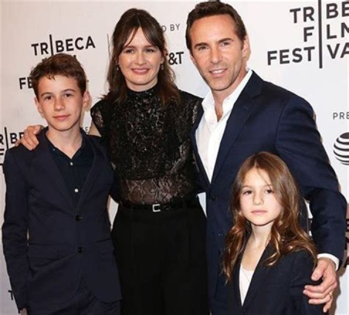 
Who Is Alessandro Nivola? Is He Married and Does He Have Kids? 