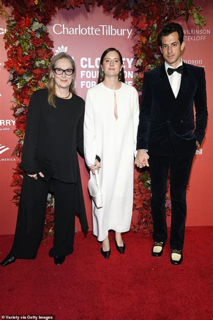 
Who Is Grace Gummer Husband Mark Ronson? Daughter Family And Net Worth 