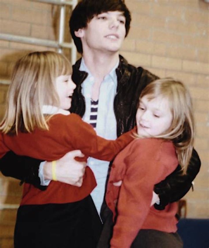 
Who is Phoebe Tomlinson, Louis Tomlinson’s sister? 