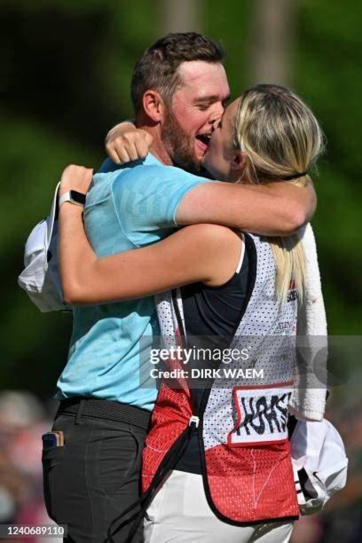 
Who Is Sam Horsfield Female Caddie Issi Bryon? Is She His Girlfriend? 