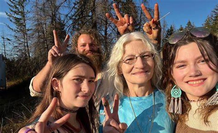 Why Is Gabe Brown Wearing Makeup On Alaskan Bush People?