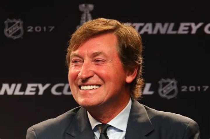 
Why Is Wayne Gretzky Banned From Minor Hockey? Canadian Coach Suspended For Life! 