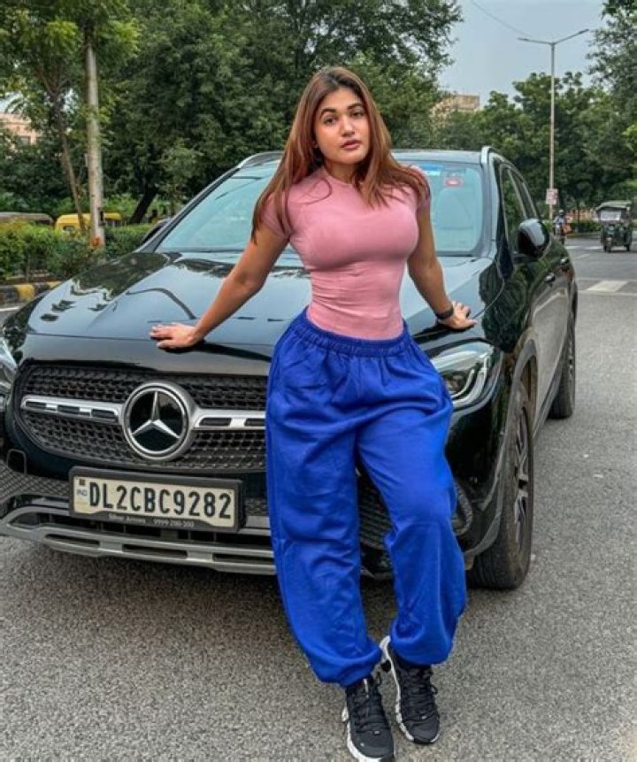 Yashika Khatri Height, Weight, Net Worth, Age, Birthday, Wikipedia, Who, Nationality, Biography
