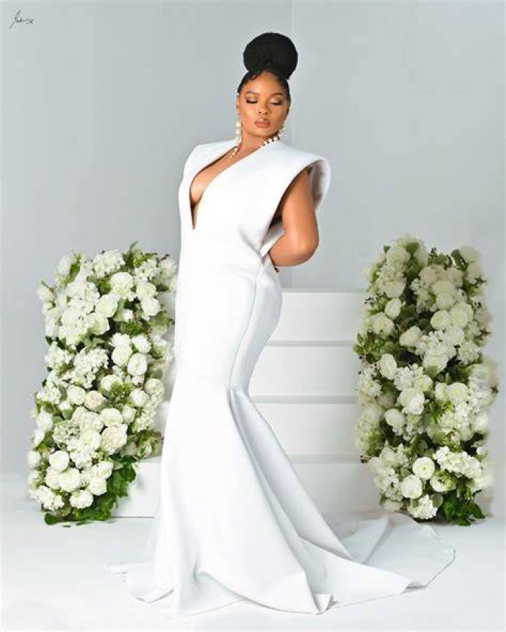 
Yemi Alade Stuns In New Photos 