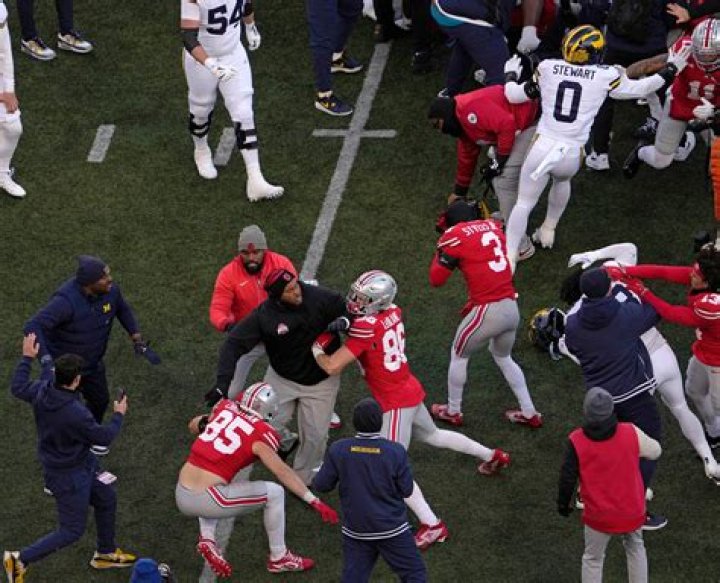 Zak Zinter injury update: Michigan Wolverines OG injured vs Ohio State